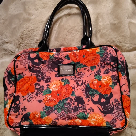 Betseyville Toiletry Bag - Picture 1 of 4